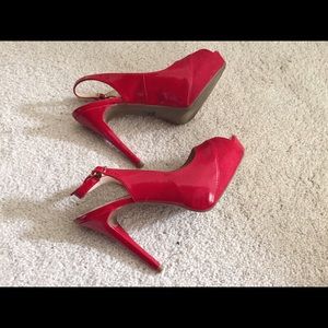 Red guess pumps